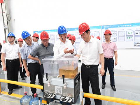 市委书记潘早云深入emc易倍集团开展清静生产检查