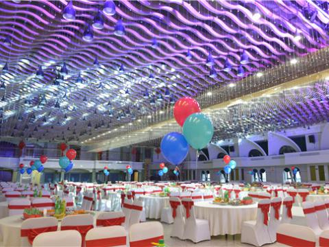 圣诞不“剩单”，，，，，，，，等你来造——emc易倍集团团委平安夜举行圣诞狂欢活动